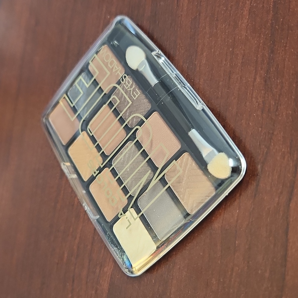 $1 bundled// nude eyeshadow palette